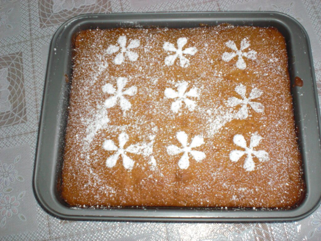 Bizcocho de cerezas esponjoso y jugoso: receta fácil y casera