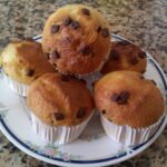 Muffins con Pepitas de Chocolate: Receta Esponjosa y Deliciosa
