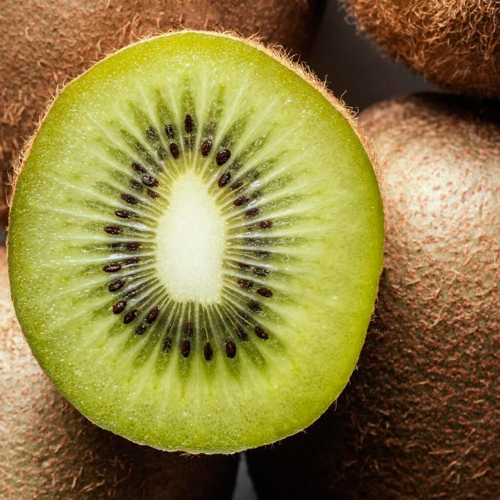 Cómo el Kiwi y sus Beneficios para la Salud Mejoran tu Bienestar Diario